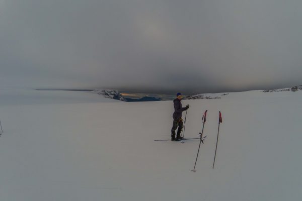 Vi kjører en guidet tur å krysser Svartisen på høsten med topptur på Snøtinden